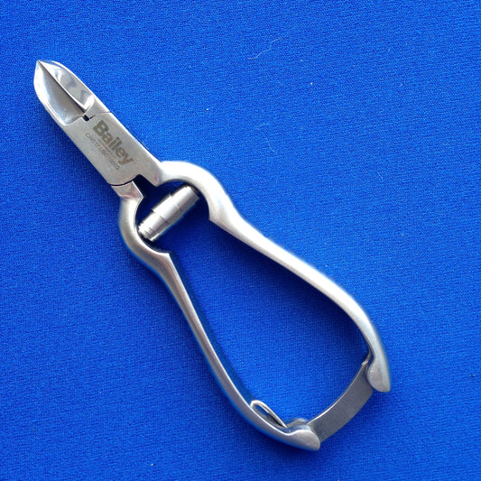 General purpose nail nipper, curved blade, handle lock